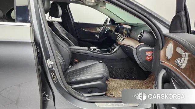 Mercedes-Benz E-Class W213 2018 Серый из Кореи, фото 2