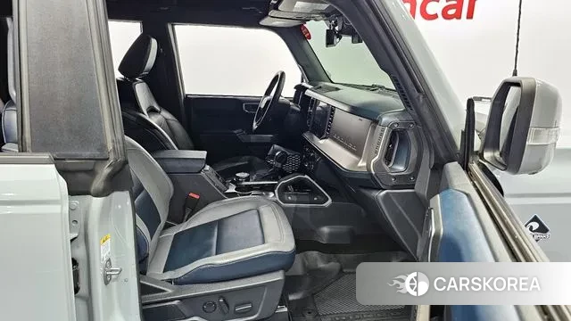 Ford Bronco 6th Generation 2023 Серебристо-серый из Кореи, фото 2