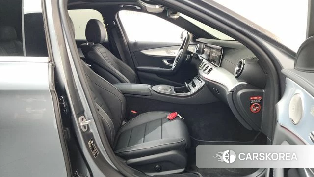 Mercedes-Benz E-Class W213 2021 Серый из Кореи, фото 2