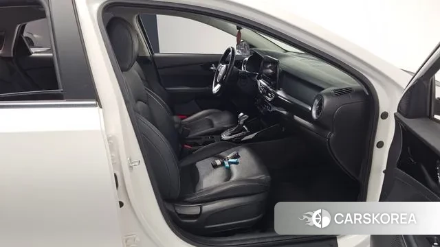 Kia The New K3 2nd generation 2021 Белый из Кореи, фото 2