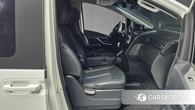 Hyundai Staria 2023 Белый из Кореи, фото 2