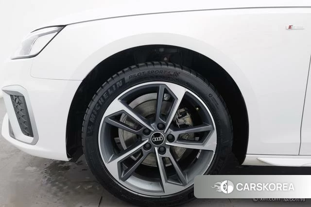 Audi A4L 2022 Белый из Китая, фото 2