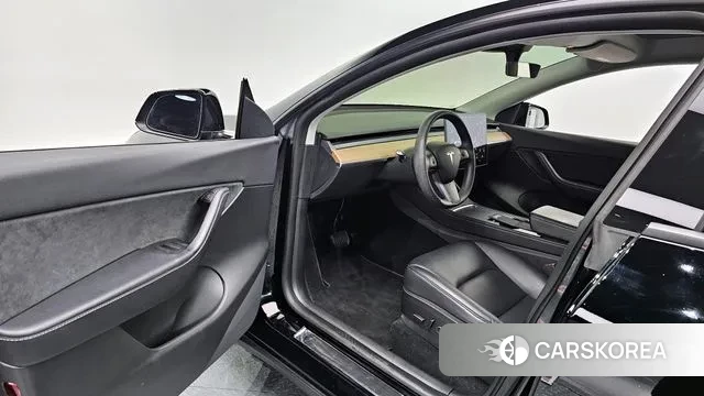 Tesla Model Y 2022 Черный из Кореи, фото 2