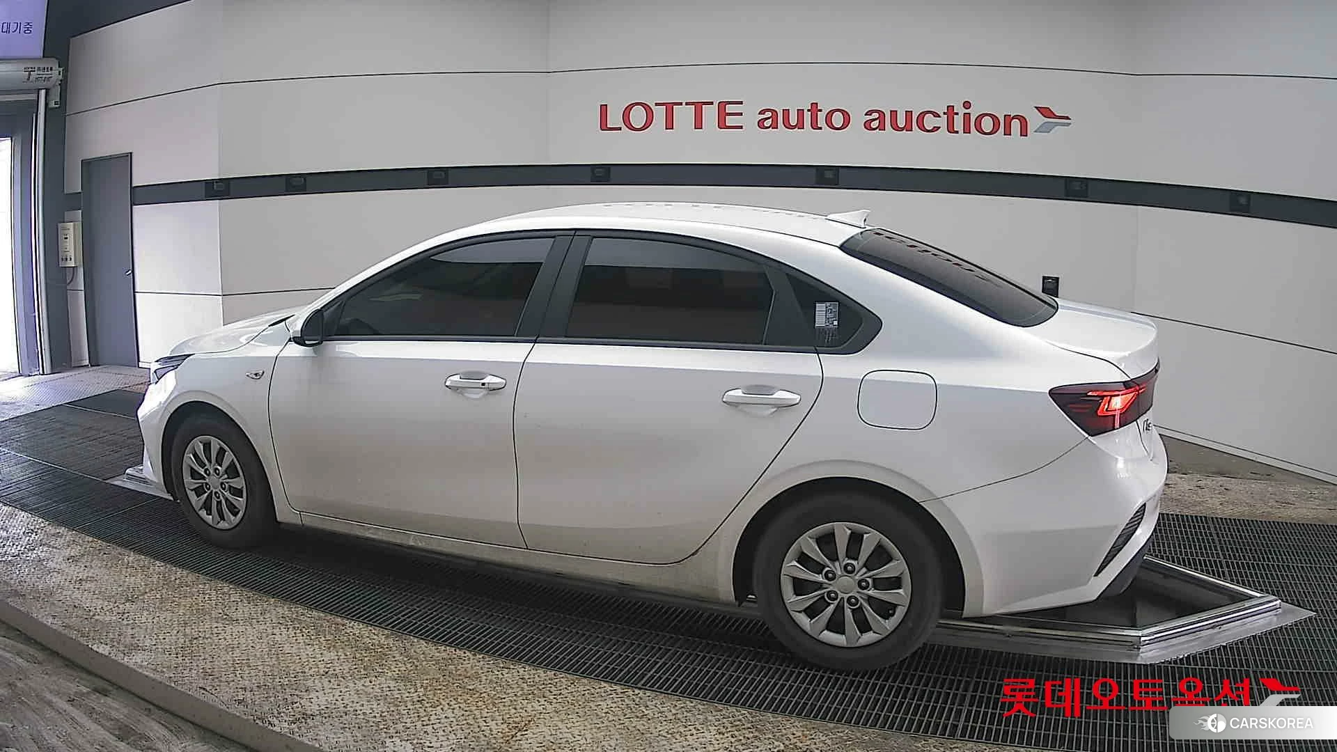 Kia K3 2022 Snow White Pearl из Кореи, фото 2