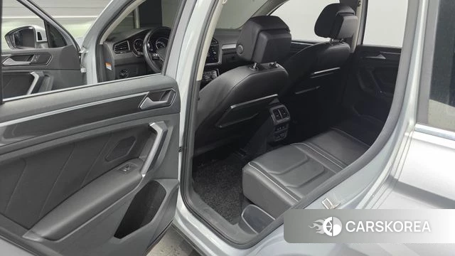 Volkswagen Tiguan second Generation 2018 Серебряный из Кореи, фото 2