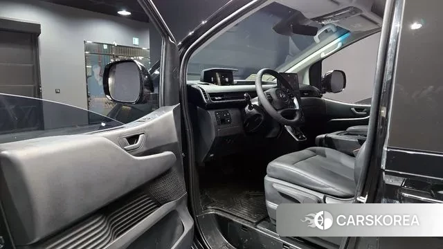 Hyundai Staria 2024 Черный из Кореи, фото 2