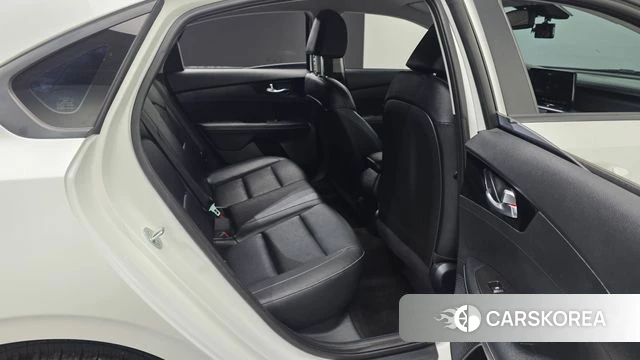 Kia The New K3 2nd generation 2023 Белый из Кореи, фото 2