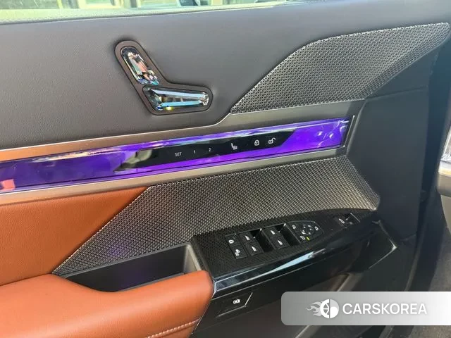 BMW 7 Series (G70) 2024 Черный из Кореи, фото 2