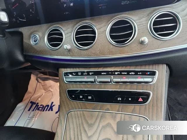 Mercedes-Benz E-Class W213 2021 Черный из Кореи, фото 2