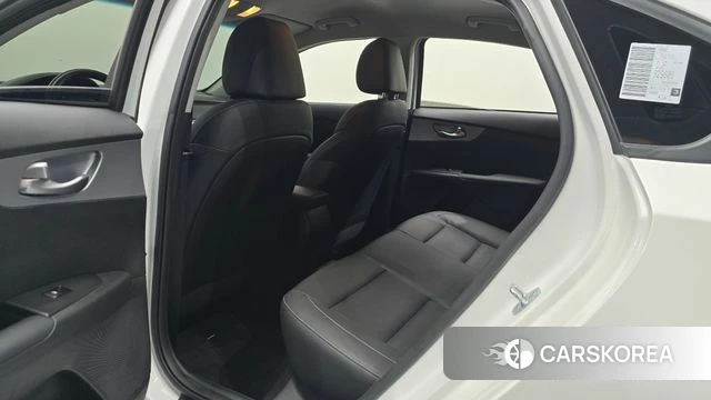 Kia The New K3 2nd generation 2021 Белый из Кореи, фото 2