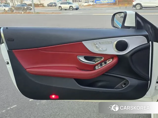 Mercedes-Benz C-Class W205 2018 Белый из Кореи, фото 2