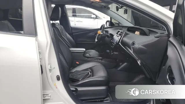 Toyota Prius 4th Generation 2019 Белый из Кореи, фото 2