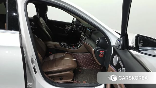 Mercedes-Benz E-Class W213 2018 Белый из Кореи, фото 2