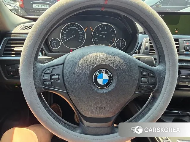 BMW 3 Series (F30) 2018 Белый из Кореи, фото 2