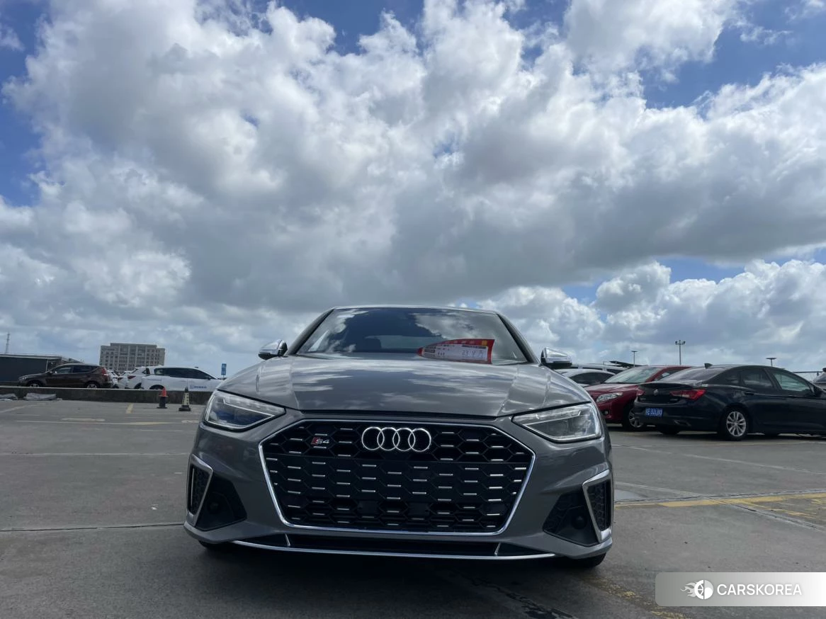 Audi S4 2020 Темно-серый из Китая, фото 2