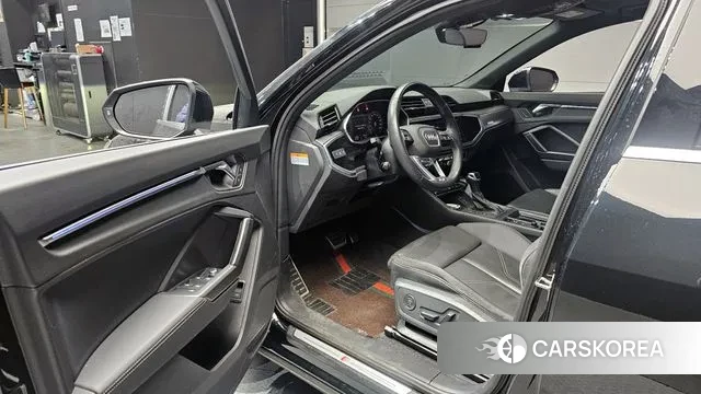 Audi Q3 (F3) 2022 Черный из Кореи, фото 2