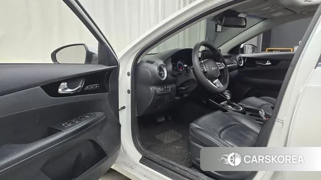 Kia The New K3 2nd generation 2021 Белый из Кореи, фото 2