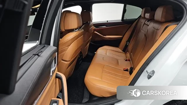 BMW 5 Series (G30) 2022 Белый из Кореи, фото 2