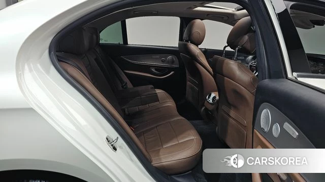 Mercedes-Benz E-Class W213 2019 Белый из Кореи, фото 2