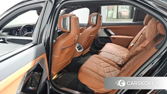 BMW 7 Series (G70) 2023 Черный из Кореи, фото 2