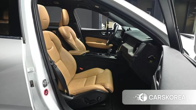 Volvo XC60 second Generation 2019 Белый из Кореи, фото 2