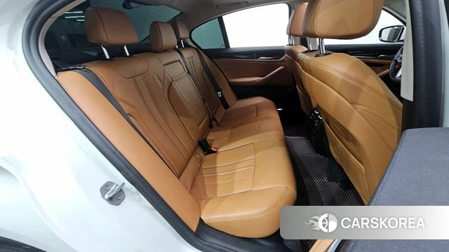 BMW 5 Series (G30) 2019 Белый из Кореи, фото 2
