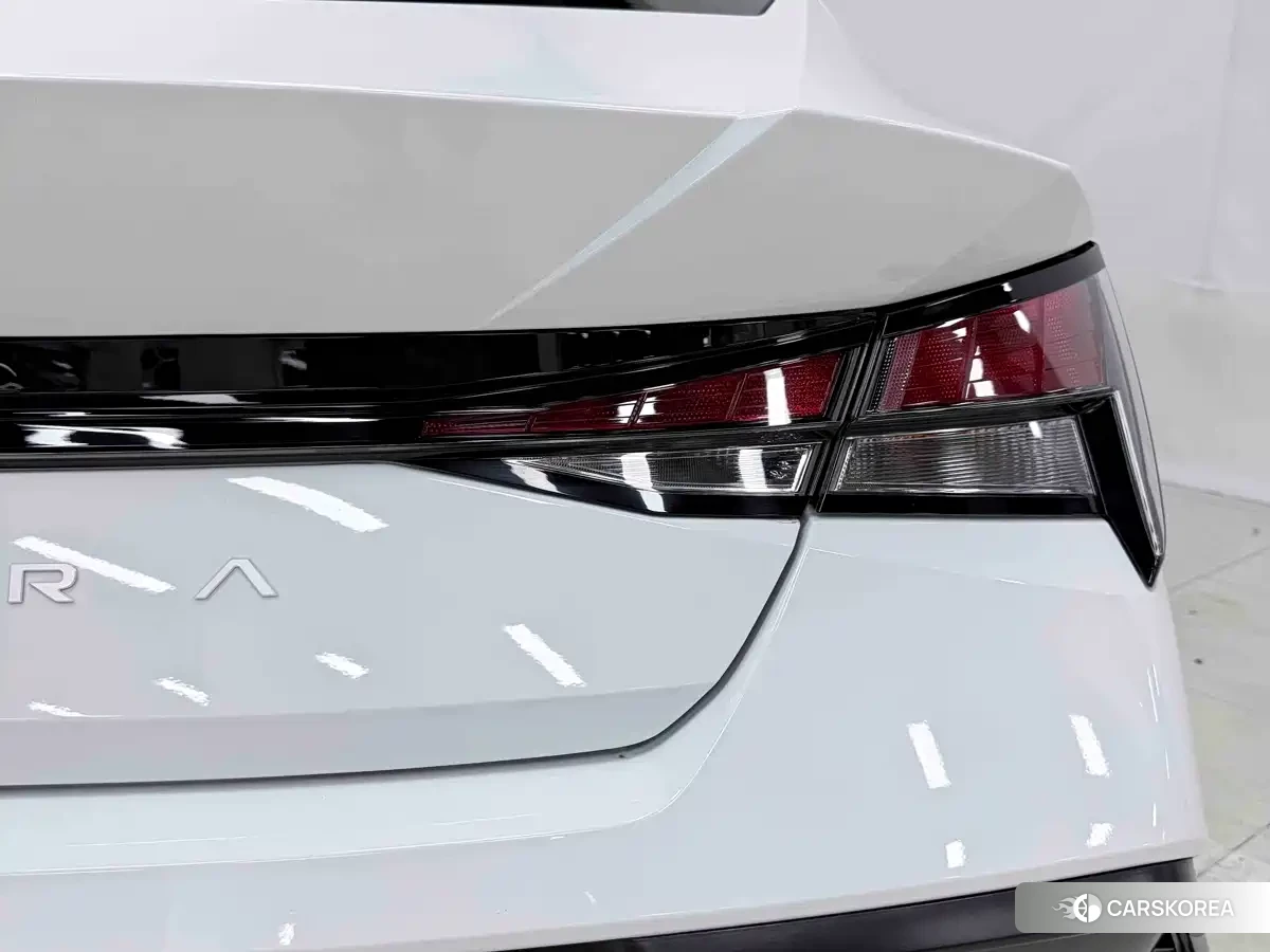 Hyundai Elantra 2023 Белый из Китая, фото 2