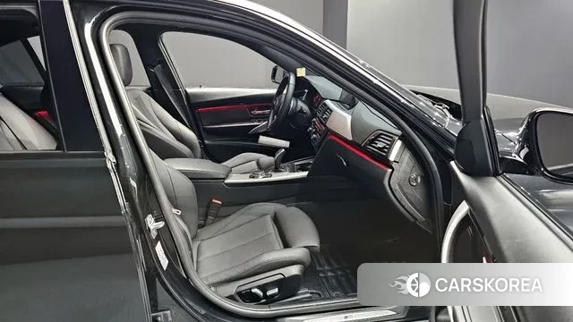 BMW 3 Series (F30) 2018 Черный из Кореи, фото 2