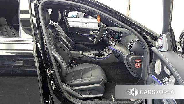 Mercedes-Benz E-Class W213 2023 Черный из Кореи, фото 2