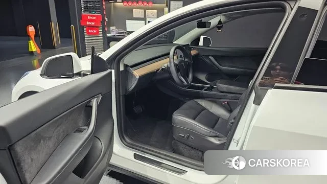 Tesla Model Y 2021 Белый из Кореи, фото 2