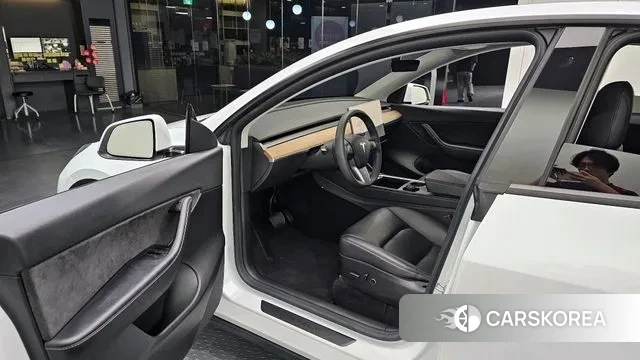 Tesla Model Y 2021 Белый из Кореи, фото 2