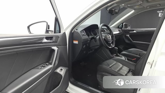 Volkswagen Tiguan second Generation 2020 Белый из Кореи, фото 2