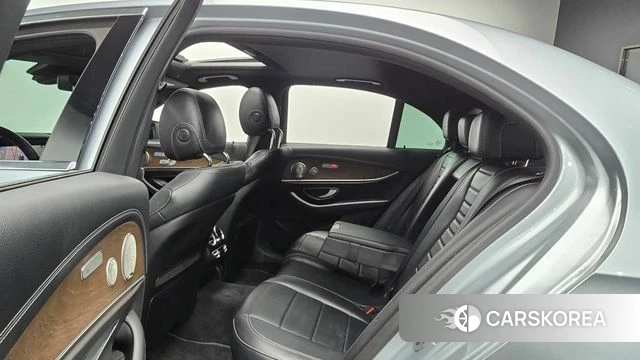 Mercedes-Benz E-Class W213 2021 Серебряный из Кореи, фото 2