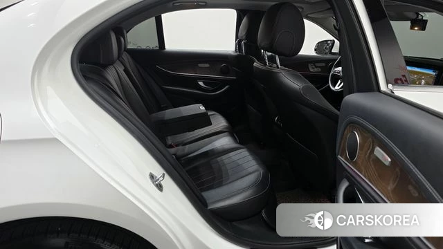 Mercedes-Benz E-Class W213 2019 Белый из Кореи, фото 2