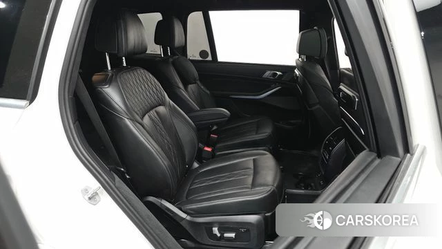 BMW X7 (G07) 2023 Белый из Кореи, фото 2