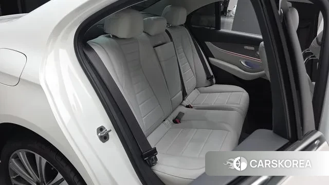 Mercedes-Benz E-Class W213 2022 Белый из Кореи, фото 2