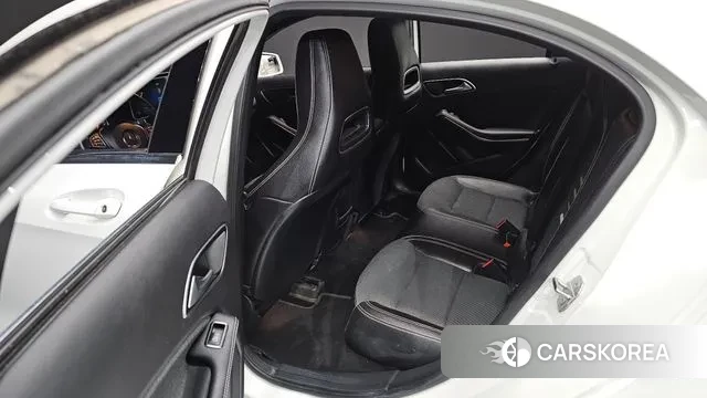 Mercedes-Benz A-Class W176 2018 Белый из Кореи, фото 2