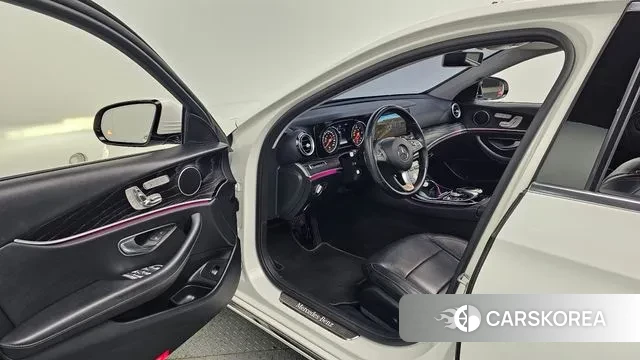 Mercedes-Benz E-Class W213 2018 Белый из Кореи, фото 2