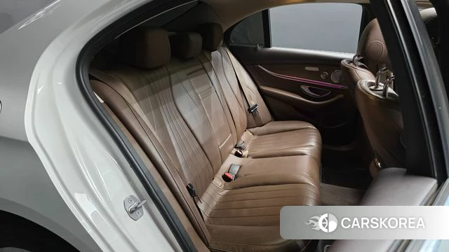 Mercedes-Benz E-Class W213 2018 Белый из Кореи, фото 2