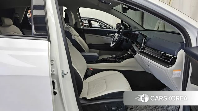 Kia Sportage 5th Generation Hybrid 2024 Белый из Кореи, фото 2