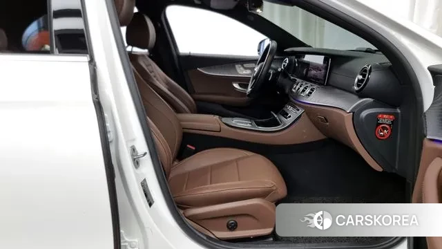 Mercedes-Benz E-Class W213 2022 Белый из Кореи, фото 2