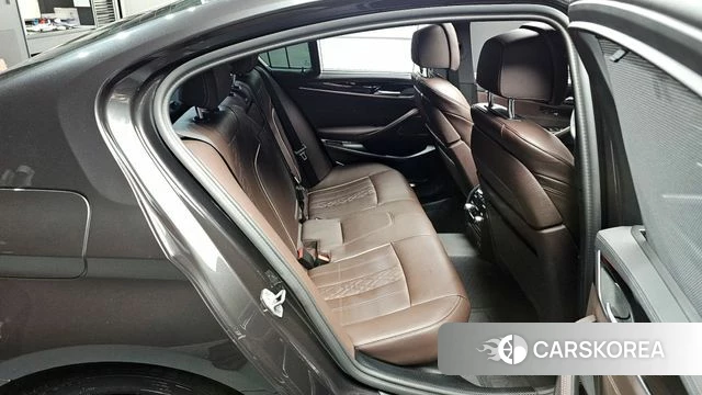 BMW 5 Series (G30) 2023 Серый из Кореи, фото 2