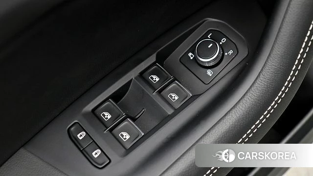 Volkswagen Touareg 3rd generation 2025 Белый из Кореи, фото 2