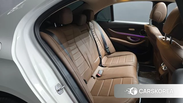 Mercedes-Benz E-Class W213 2018 Белый из Кореи, фото 2