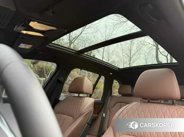 BMW X5 (G05) 2025 Светло-серебряный цвет из Кореи, фото 2