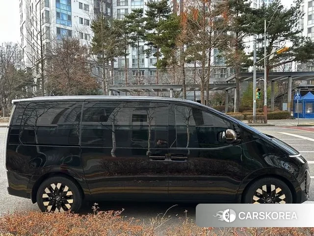 Hyundai Staria 2024 Черный из Кореи, фото 2