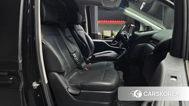 Hyundai Staria 2023 Черный из Кореи, фото 2