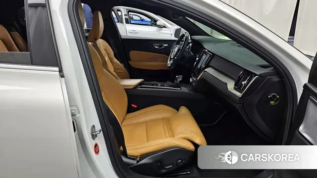 Volvo S60 3rd generation 2020 Белый из Кореи, фото 2