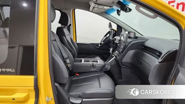 Hyundai Staria 2024 Желтый из Кореи, фото 2