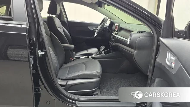 Kia The New K3 2nd generation 2022 Черный из Кореи, фото 2